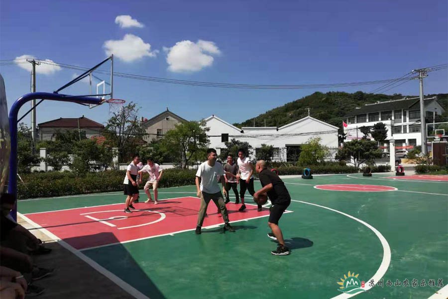 民宿篮球场