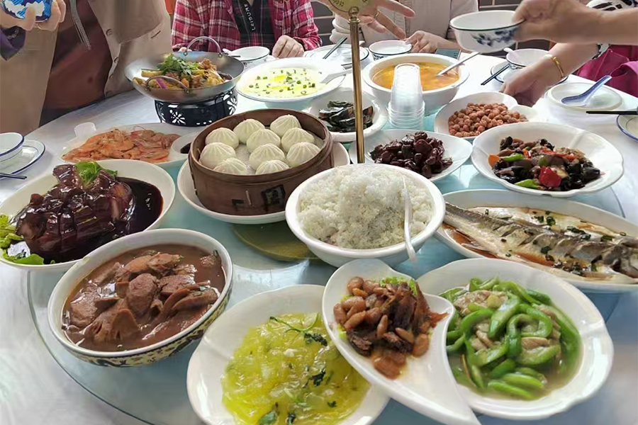 包吃住用餐